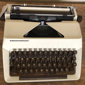 1971 Facit Privat Manual Portable Typewriter with Case